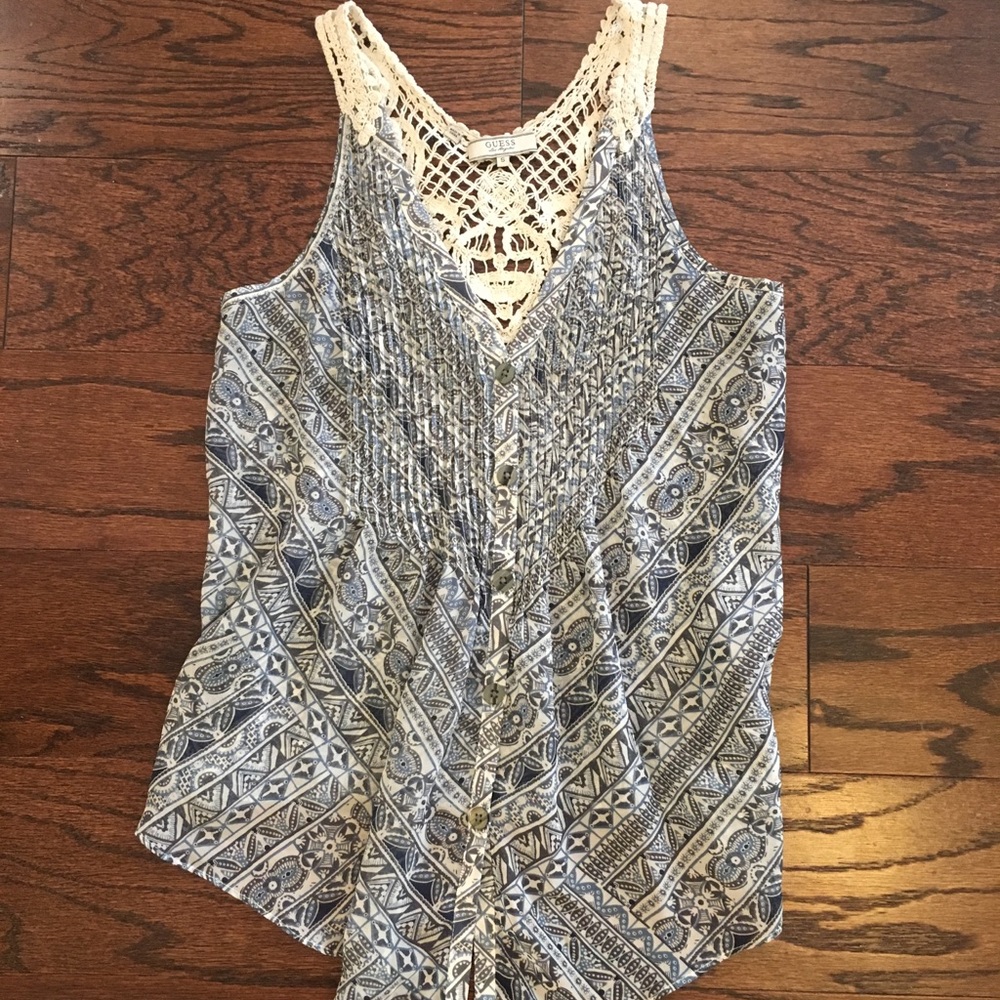 Beautiful Guess tank with lace detail